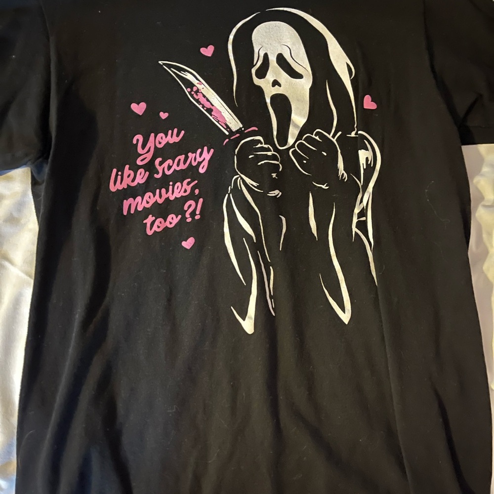 Hot Topic Black and Pink Short Sleeve Tee Ghost Face Halloween